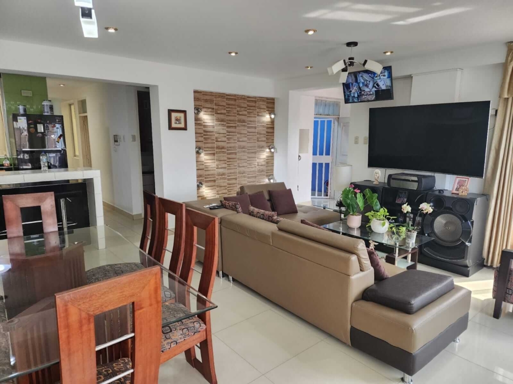 Departamento en venta en la Rinconada Trujillo 6